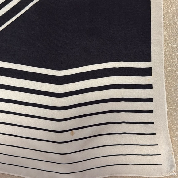 Norell Black and White Striped Scarf - Picture 2 of 3